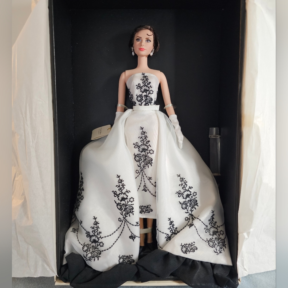 Audrey Hepburn Barbie Silkstone Gold Label 2012 Mattel